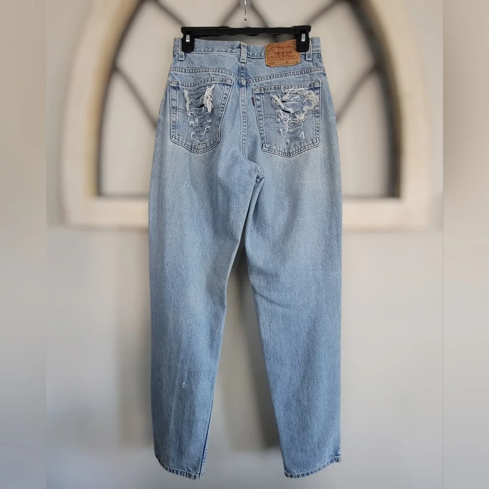 *Y2K *Vintage* Levi Strauss 550, High-waist Custom Distressed Light Wash, Size 8 - Picture 4 of 4
